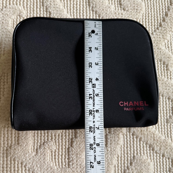 CHANEL PARFUMS AUTHENTIC BLACK ZIPPERED COSMETICS POUCH WITH RED LOGO LINING - Picture 7 of 8
